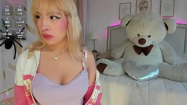 Girls and cam to cam: Watch as these sophisticated entertainers uncover their stunning costumes and curvaceous curves online!