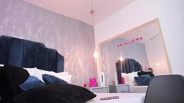 Girls and cam to cam: Watch as these sophisticated entertainers uncover their stunning costumes and curvaceous curves online!