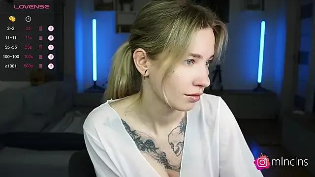 melanielwithu from StripChat is Freechat