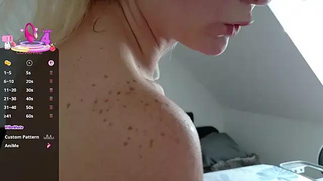 Melly4You from StripChat is Freechat