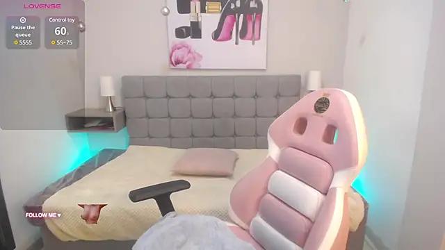 Girls and cam to cam: Watch as these sophisticated entertainers uncover their stunning costumes and curvaceous curves online!
