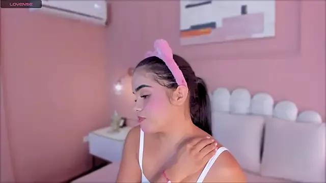 mia_mileer from StripChat is Freechat