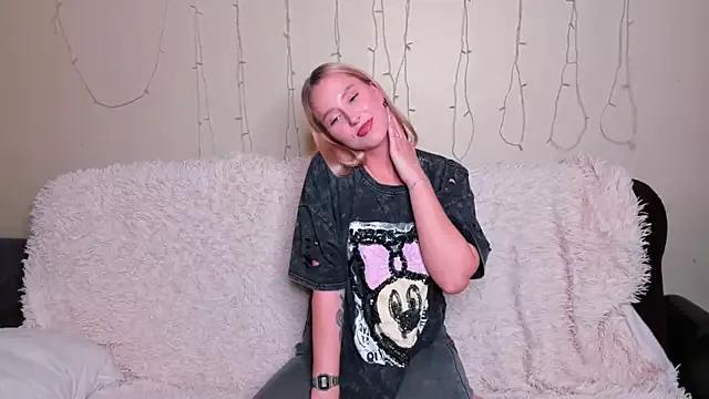MiaHoliday from StripChat is Freechat