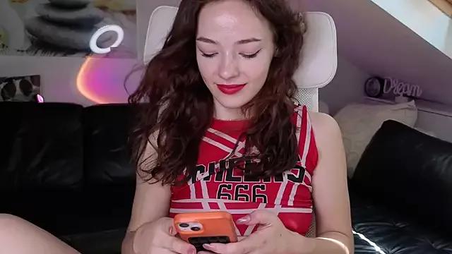 MiaRouge from StripChat is Freechat