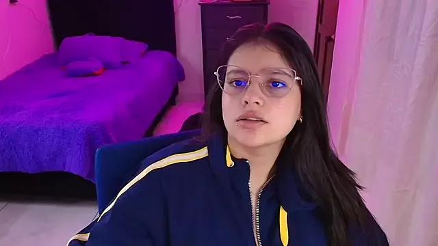 Michell_Gomez from StripChat is Freechat