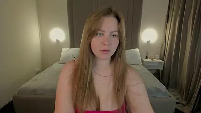 MikaBloom from StripChat is Freechat