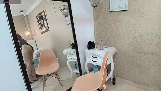 Girls and cam to cam: Watch as these sophisticated entertainers uncover their stunning costumes and curvaceous curves online!