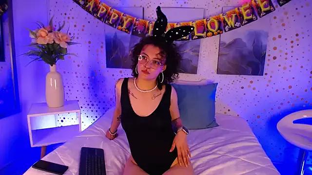 MilaMonroe from StripChat is Freechat
