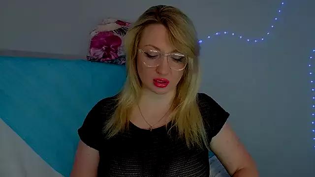 MilaSmille from StripChat is Freechat