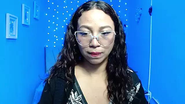 Photos of mIley_011 from StripChat is Freechat