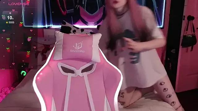 Girls and cam to cam: Watch as these sophisticated entertainers uncover their stunning costumes and curvaceous curves online!