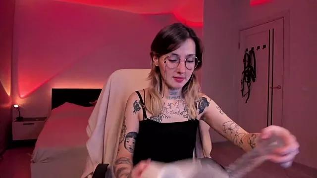 Girls and cam to cam: Watch as these sophisticated entertainers uncover their stunning costumes and curvaceous curves online!