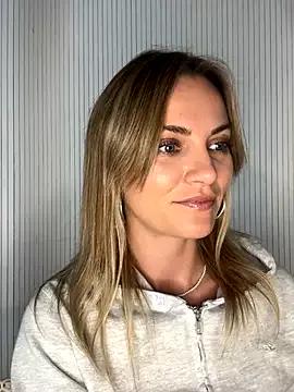 Milla__one from StripChat is Freechat