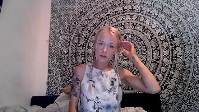 millieblouxx from StripChat is Freechat