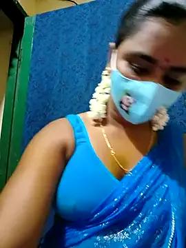 mini-queen from StripChat is Freechat