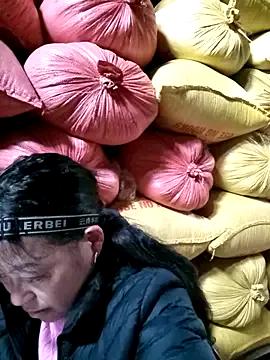 Minnakutew20 from StripChat is Freechat