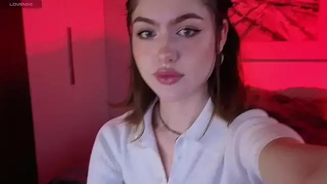 Miraa_Belle from StripChat is Freechat