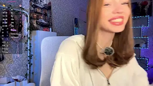 MiraVandee from StripChat is Freechat