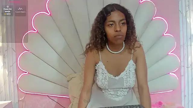 MisRoos from StripChat is Freechat