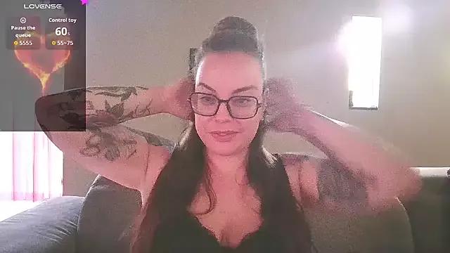 Girls and cam to cam: Watch as these sophisticated entertainers uncover their stunning costumes and curvaceous curves online!