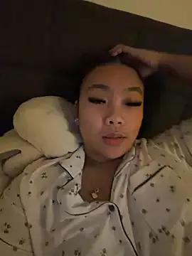 MissCherryyxox from StripChat is Freechat