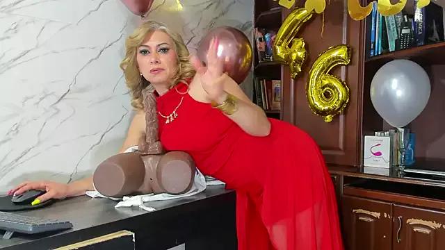 Girls and cam to cam: Watch as these sophisticated entertainers uncover their stunning costumes and curvaceous curves online!