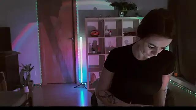 Girls and cam to cam: Watch as these sophisticated entertainers uncover their stunning costumes and curvaceous curves online!