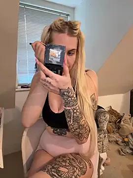 MissyLxox from StripChat is Freechat