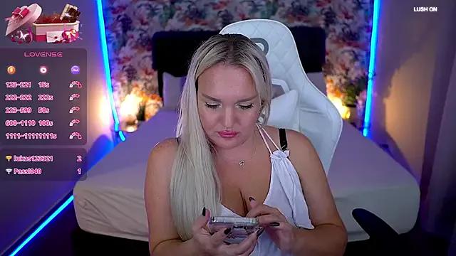 Girls and cam to cam: Watch as these sophisticated entertainers uncover their stunning costumes and curvaceous curves online!