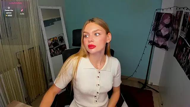 Girls and cam to cam: Watch as these sophisticated entertainers uncover their stunning costumes and curvaceous curves online!
