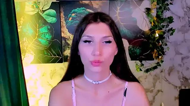 Mollyinyourmind from StripChat is Freechat