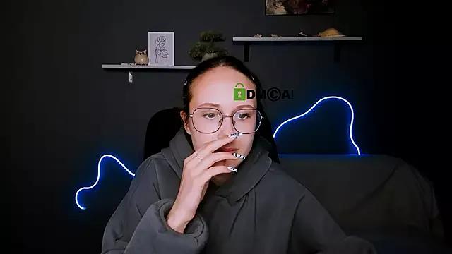mona_cloud from StripChat is Freechat