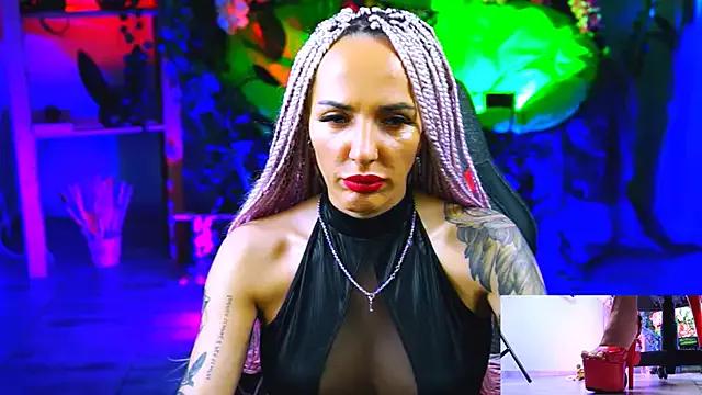 Girls and cam to cam: Watch as these sophisticated entertainers uncover their stunning costumes and curvaceous curves online!