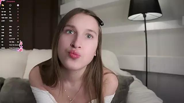 NanaMertins from StripChat is Freechat