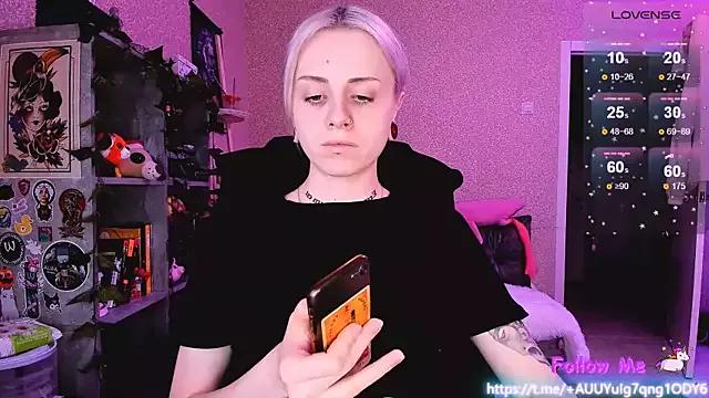 NaniMoore from StripChat is Freechat