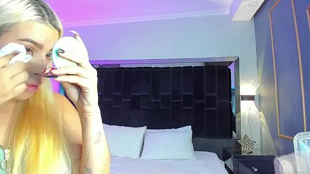 Girls and cam to cam: Watch as these sophisticated entertainers uncover their stunning costumes and curvaceous curves online!