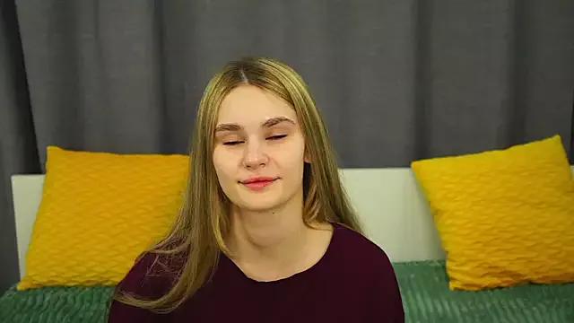 NaomiSweetheart from StripChat is Freechat