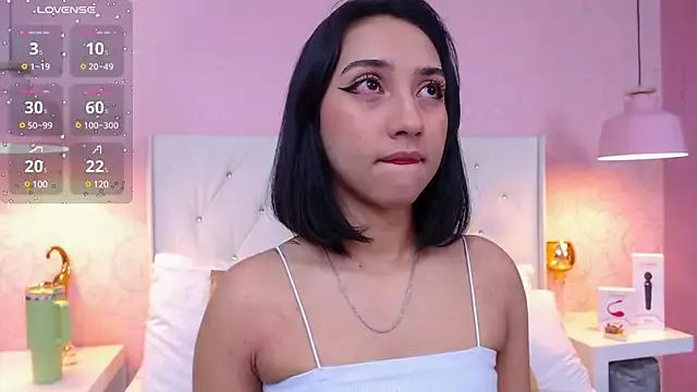 NaomyRichards from StripChat is Freechat