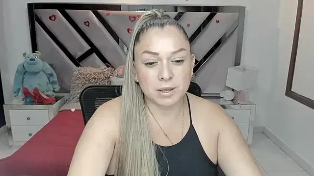 Girls and cam to cam: Watch as these sophisticated entertainers uncover their stunning costumes and curvaceous curves online!