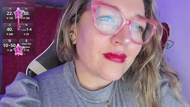 Girls and cam to cam: Watch as these sophisticated entertainers uncover their stunning costumes and curvaceous curves online!