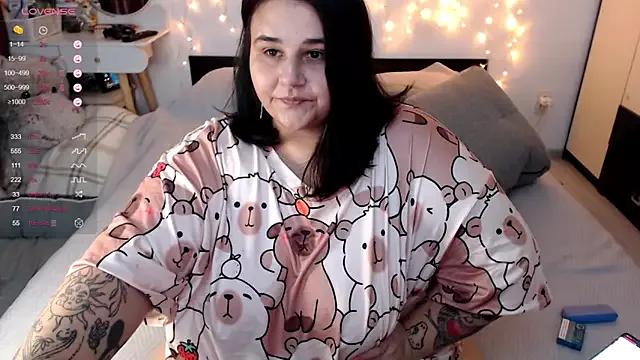 Girls and cam to cam: Watch as these sophisticated entertainers uncover their stunning costumes and curvaceous curves online!