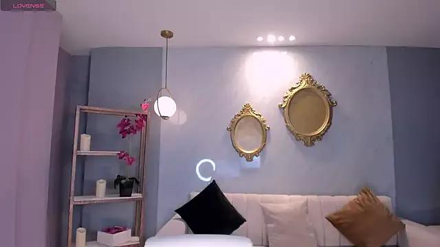 NiaHolland from StripChat is Freechat