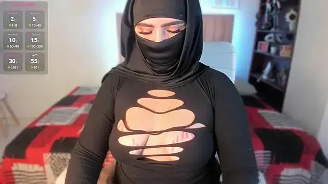 NicoleeAnistonn from StripChat is Freechat