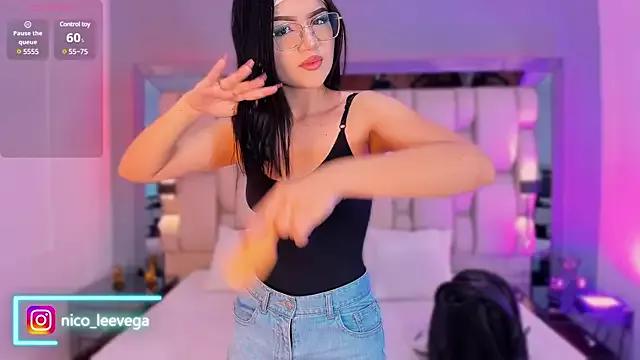 nicoleevega_ from StripChat is Freechat