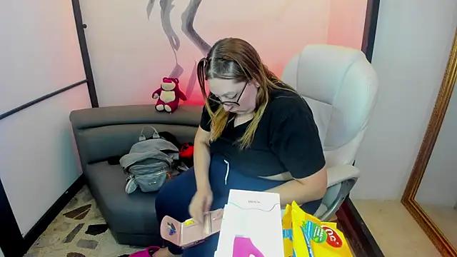 Girls and cam to cam: Watch as these sophisticated entertainers uncover their stunning costumes and curvaceous curves online!