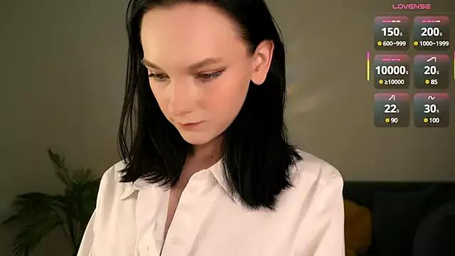 Nilliee_Sugar from StripChat is Freechat