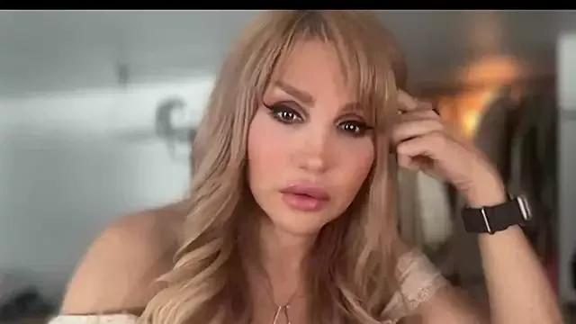 Girls and cam to cam: Watch as these sophisticated entertainers uncover their stunning costumes and curvaceous curves online!