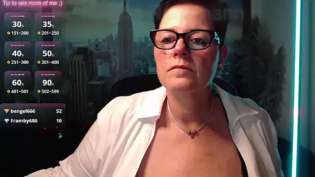 Girls and cam to cam: Watch as these sophisticated entertainers uncover their stunning costumes and curvaceous curves online!