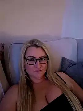 Nova-RisqueX from StripChat is Freechat