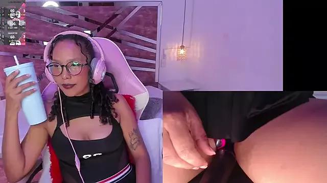 NovaLyn from StripChat is Freechat